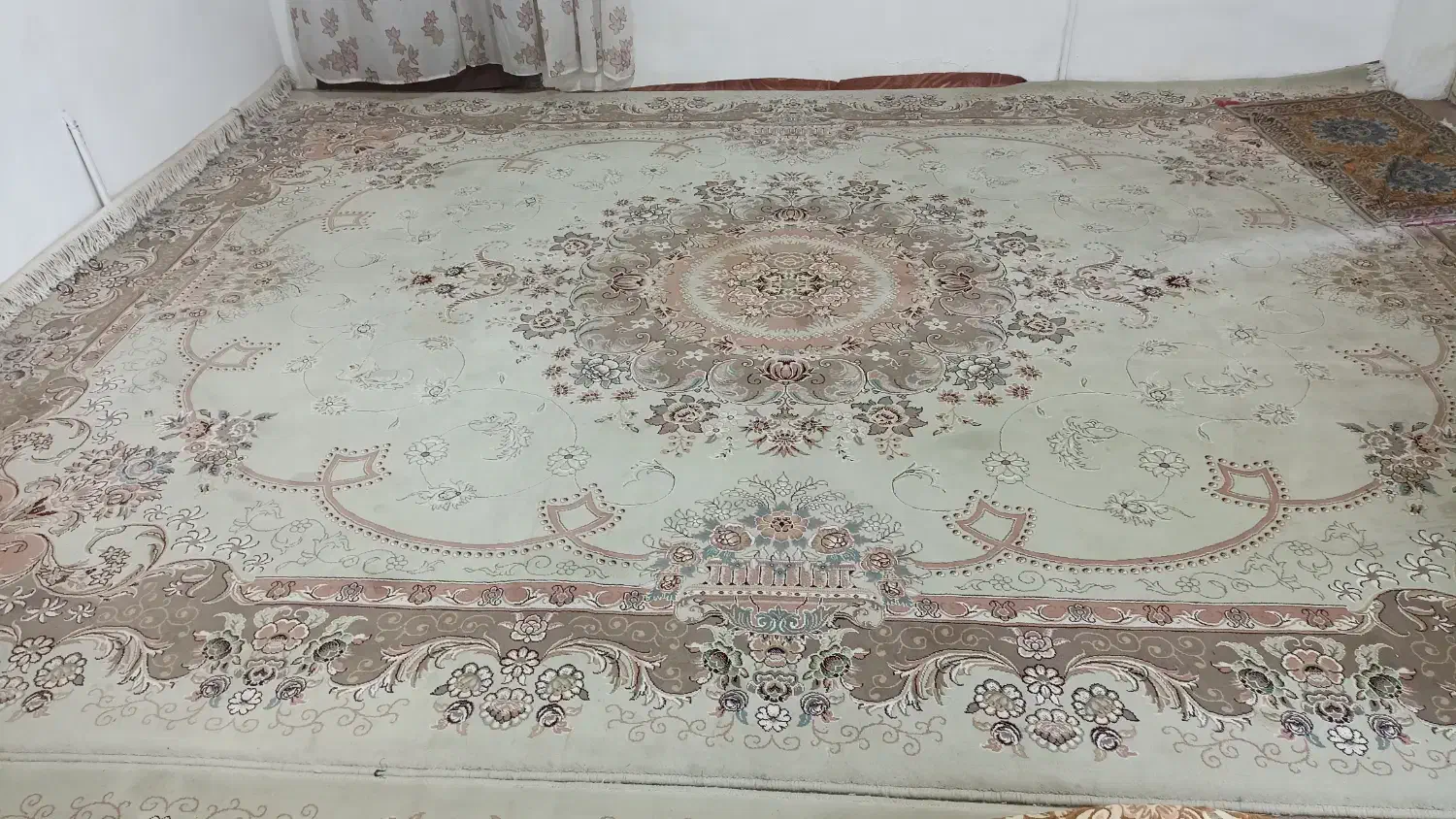 فرش ۱۲ متری|فرش|نیشابور, ۲۲ بهمن|دیوار