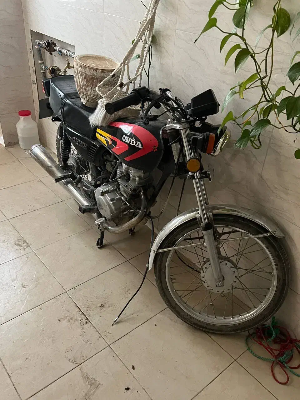 موتور هندا ۱۲۵|موتورسیکلت|صدرا-فارس, فاز ۱|دیوار