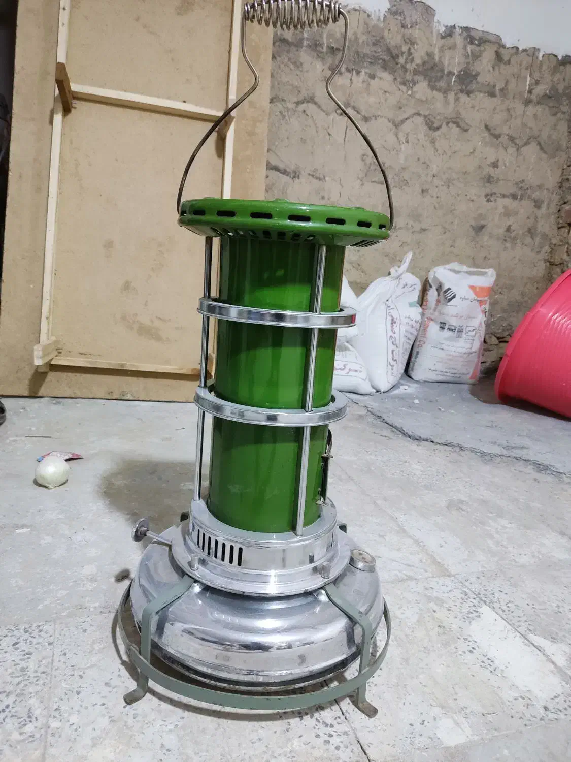 چراغ نفتی|کلکسیون اشیاء عتیقه|اراک, |دیوار