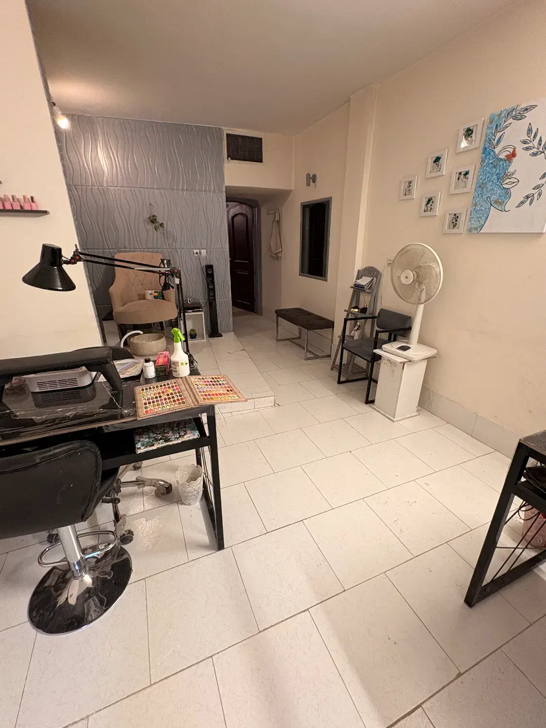 صندلی ناخن در آموزشگاه تخصصی|اجارهٔ دفتر کار، اتاق اداری، مطب|اصفهان, رحیم‌آباد|دیوار