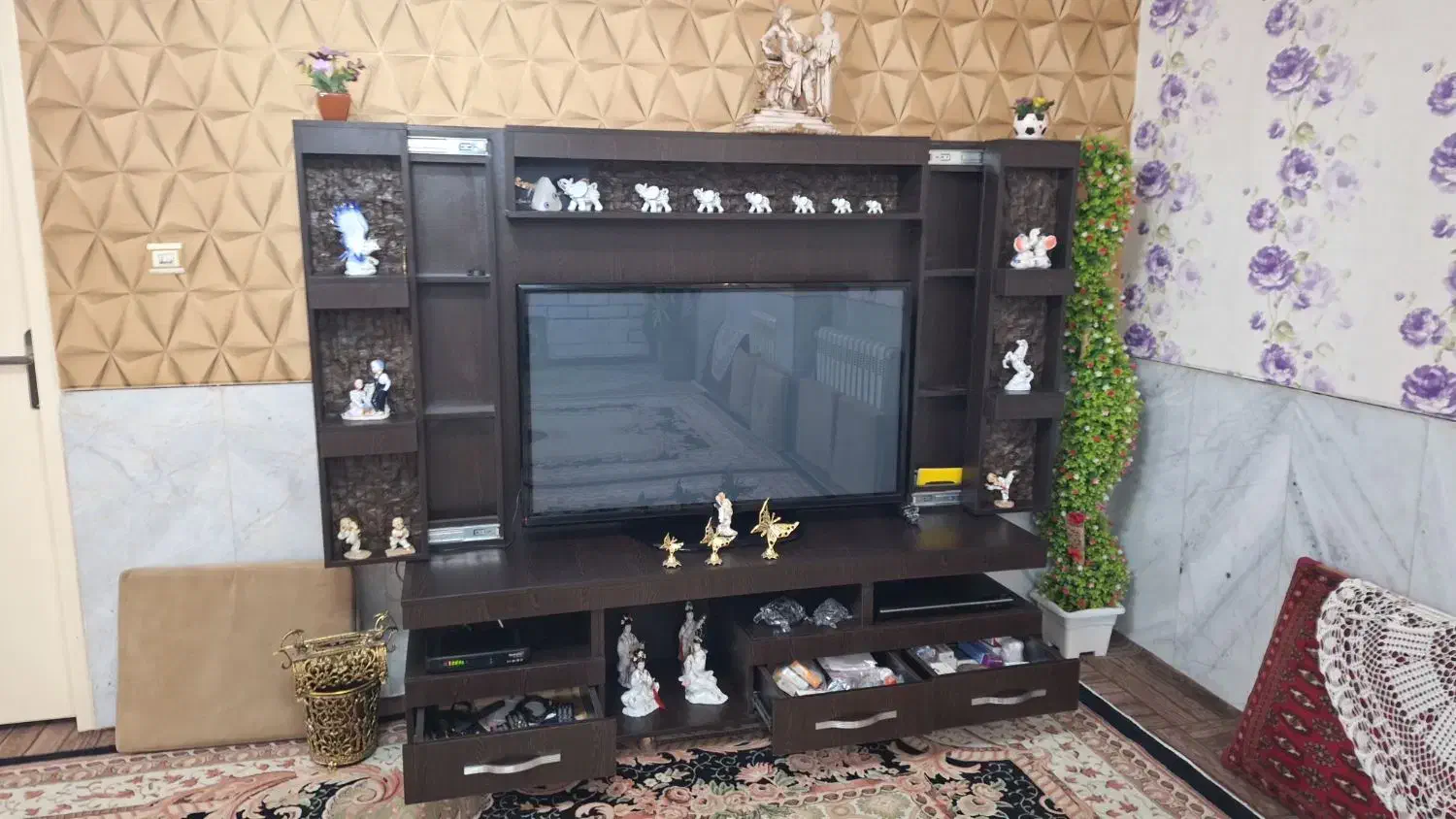 میز تلوزیون چوبی در حد نو|میز تلویزیون|شهریار, شهرک وائین|دیوار