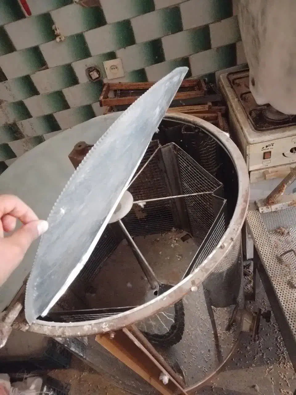 دستگاه‌ عسلگیر و خرک|سایر لوازم برقی|الشتر, |دیوار