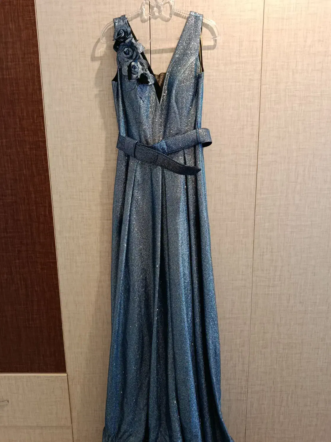 لباس مجلسی|لباس|رشت, حمیدیان|دیوار