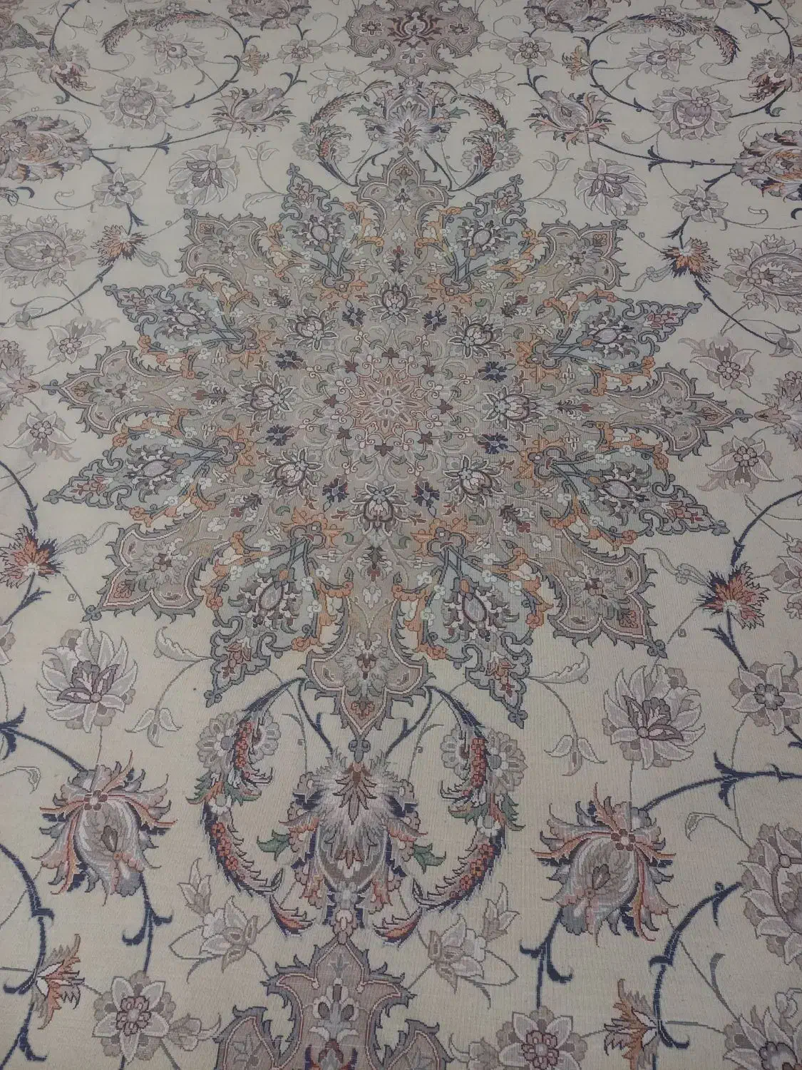 فرش دستباف نو خانگی کرک وابریشم اصفهان|فرش|اصفهان, نقش جهان|دیوار