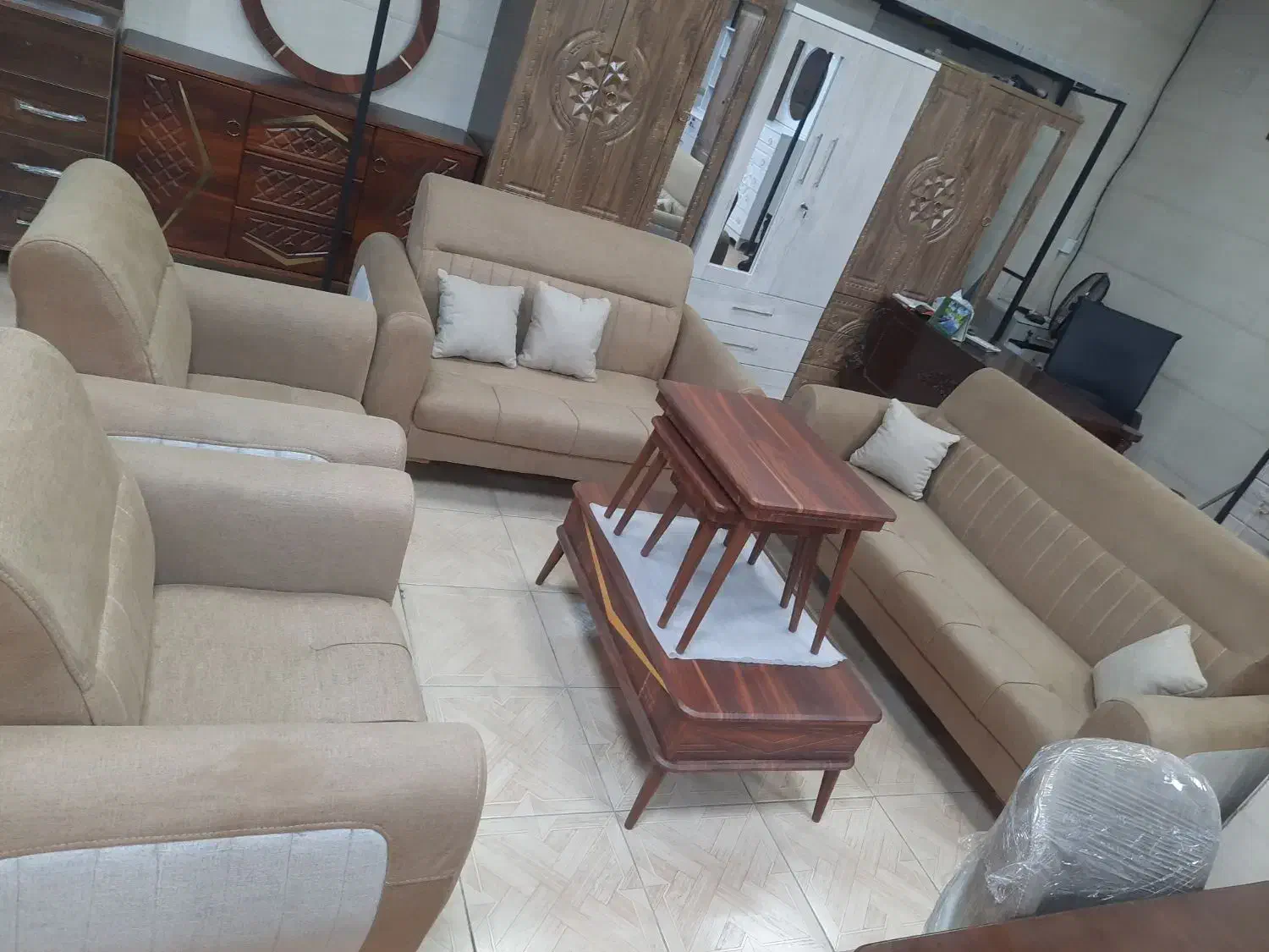 مبل ۷نفره نهارخوری ۴ نفره ست|مبلمان خانگی و میز عسلی|رشت, گلزاران|دیوار