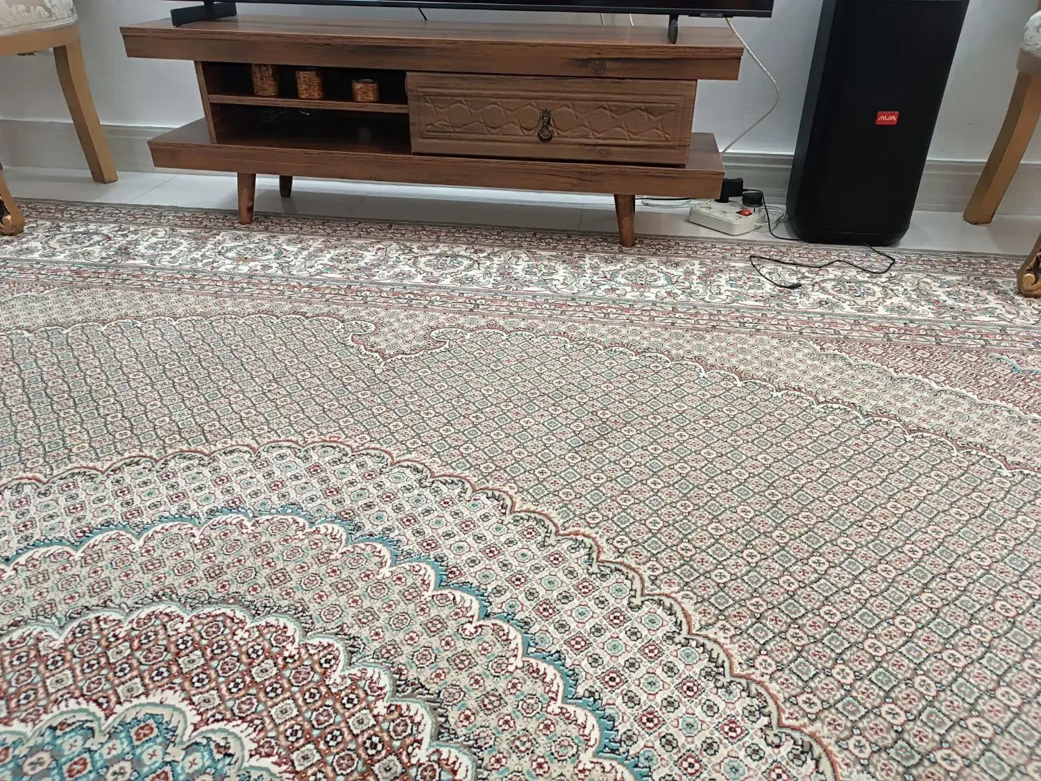 میز تی وی|میز تلویزیون|گلبهار, شهر جدید گلبهار|دیوار