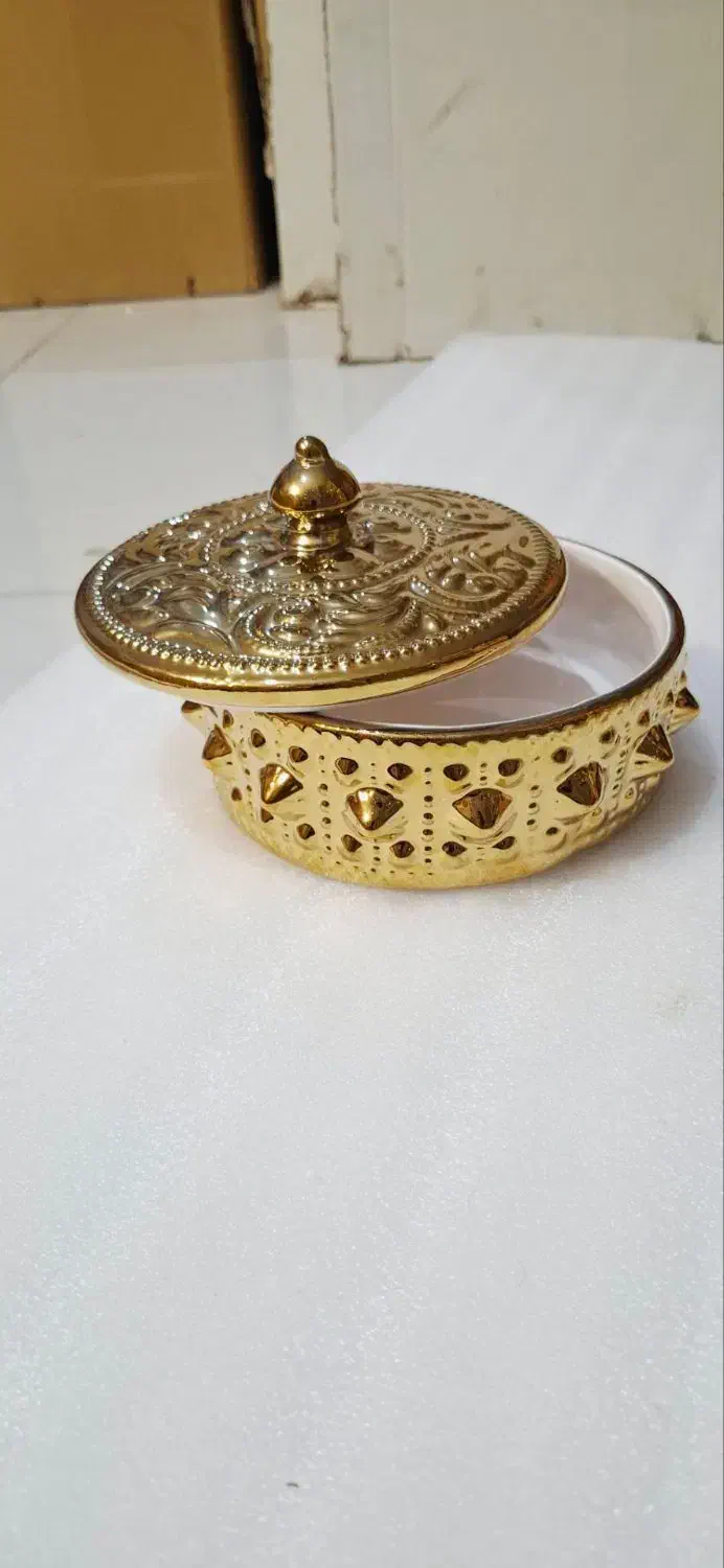 حراجی شکلاتخوری طلایی و نقره ای|حراج|قم, آزادگان|دیوار