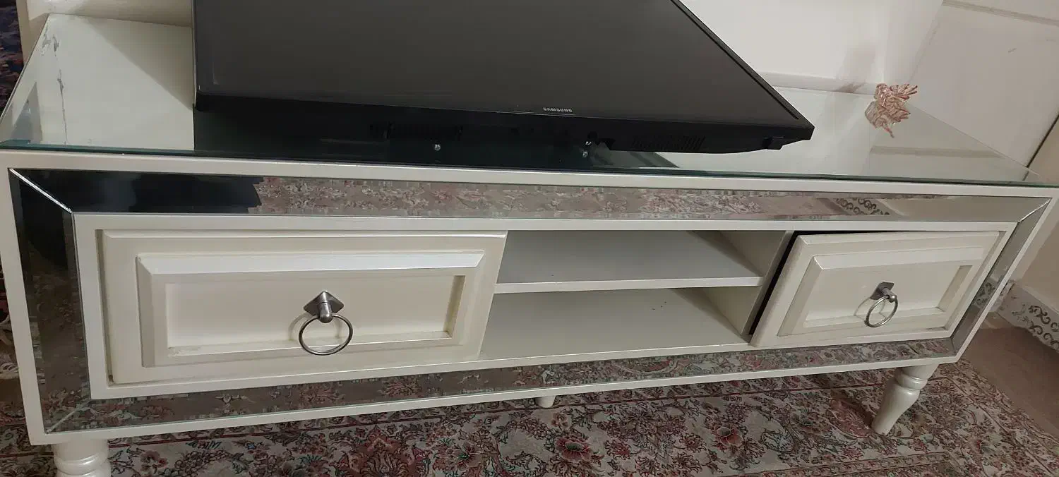 میز تی وی آینه ایی کاملا سالم|میز تلویزیون|ری, حمزهآباد|دیوار