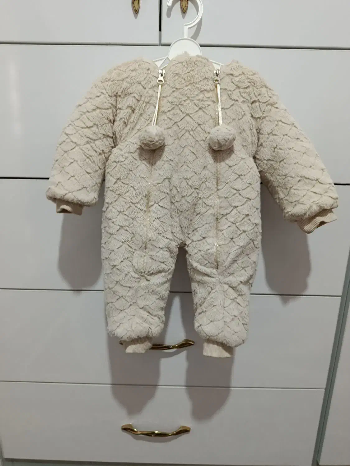 کاپشن|لباس|گلپایگان, |دیوار