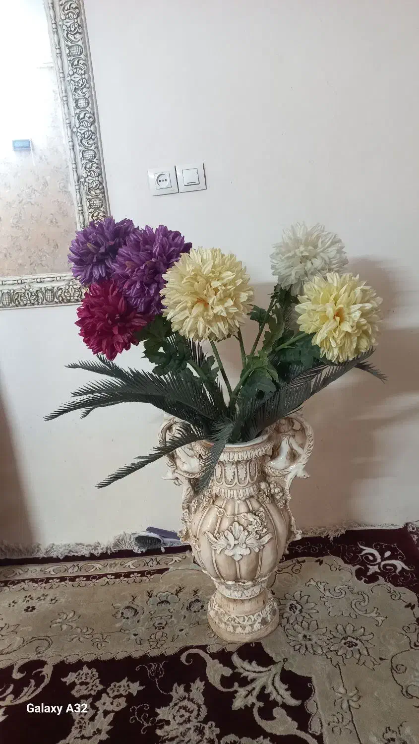 گلدون و گل مصنوعی  تزئینی تمیز و سالم|گل مصنوعی|مشهد, طلاب|دیوار