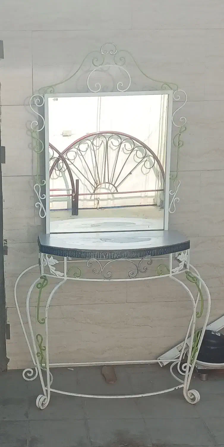 آینه|آینه|سیرجان, |دیوار