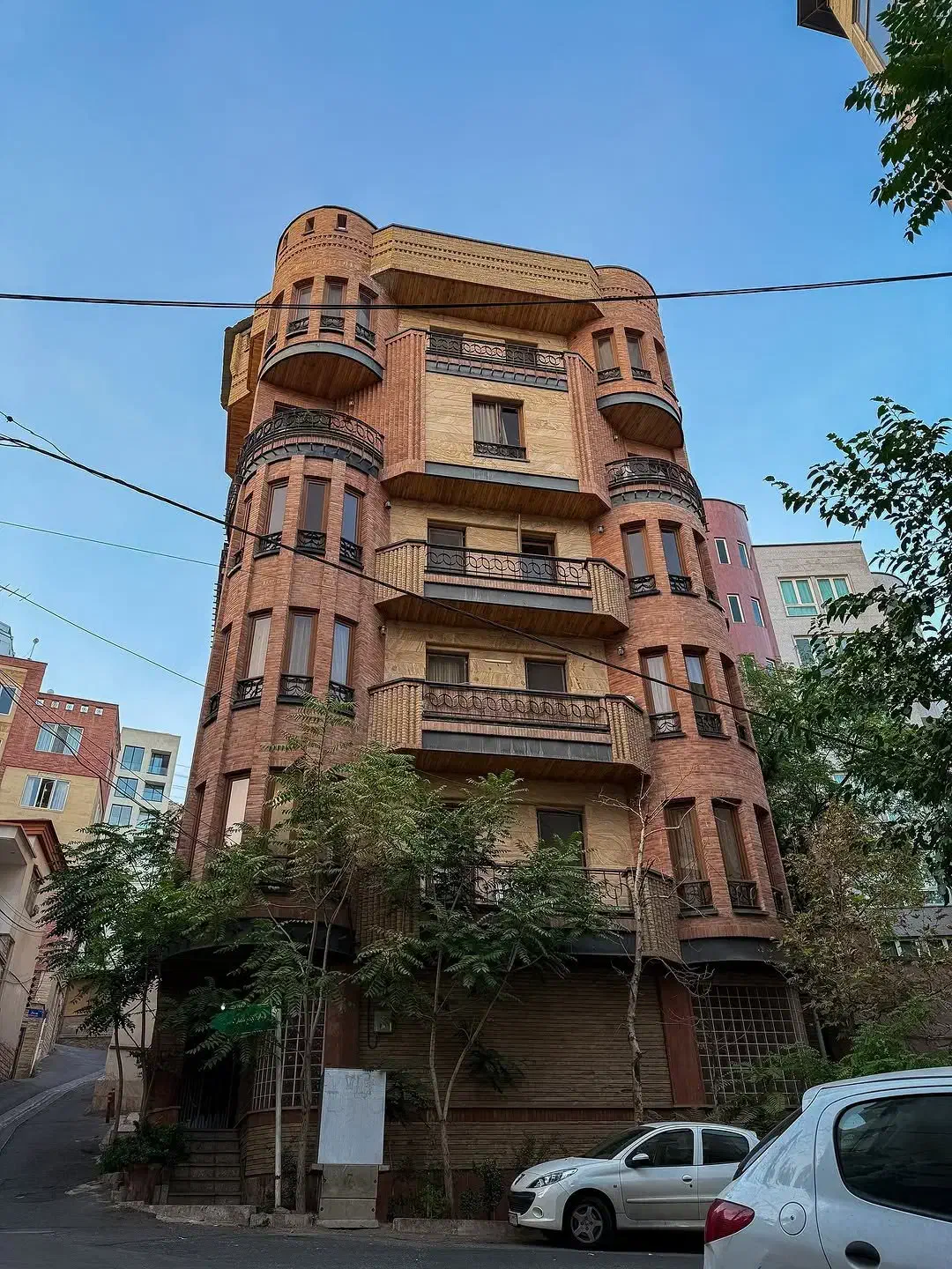 فروش آپارتمان ۱۱۰ متری ۲ خوابه در لاله|فروش آپارتمان|شیراز, لاله|دیوار