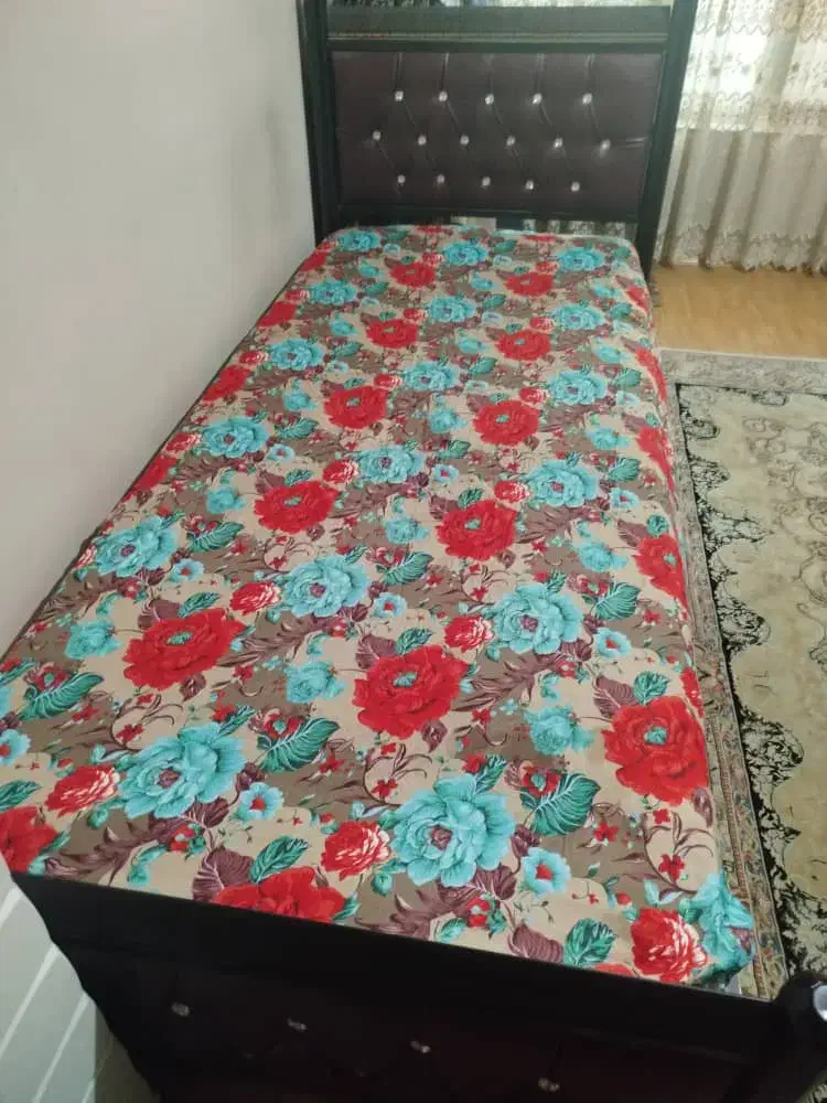 تخت یک نفره فلزی در حد نو|تخت و سرویس خواب|اسلام‌شهر, شهرک واوان|دیوار