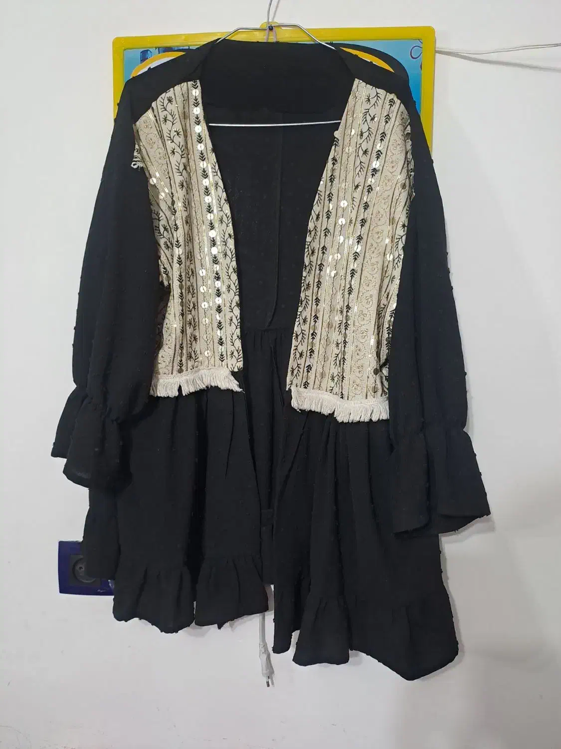 مانتو|لباس|مشگین شهر, |دیوار