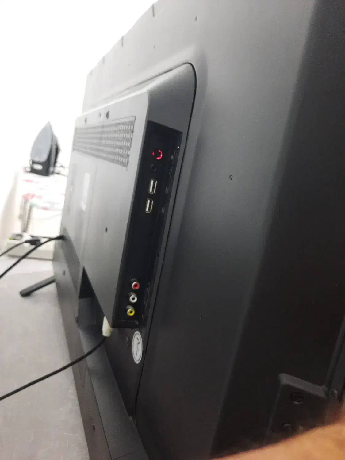 تلویزیون ۴۳ اینچ|تلویزیون و پروژکتور|قروه, |دیوار