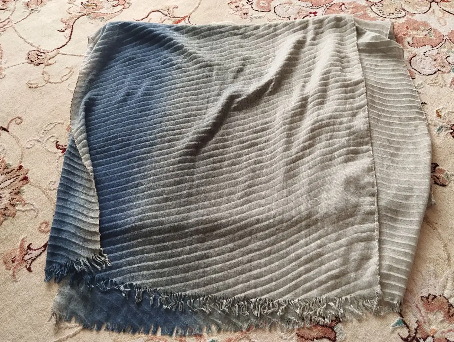 چند عدد لباس مجلسی زنانه|لباس|فلاورجان, |دیوار