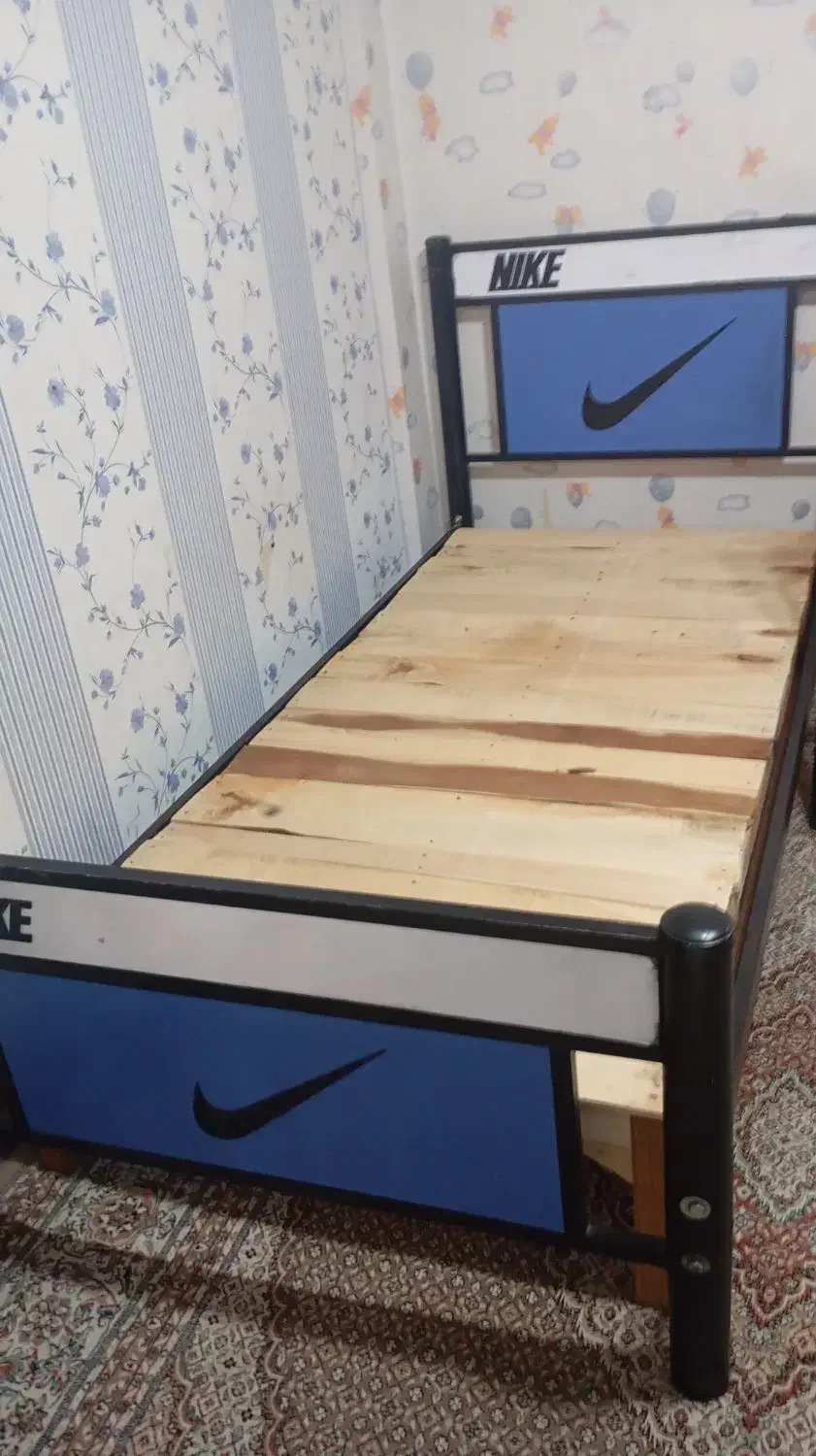 تخت یک نفره|تخت و سرویس خواب|میانه, |دیوار