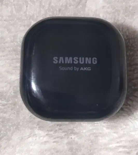 کیس ایرپاد بادز لایو اورجینال اصلی مشابه صفر AKG|لوازم جانبی موبایل و تبلت|تهران, فلسطین (میدان انقلاب)|دیوار