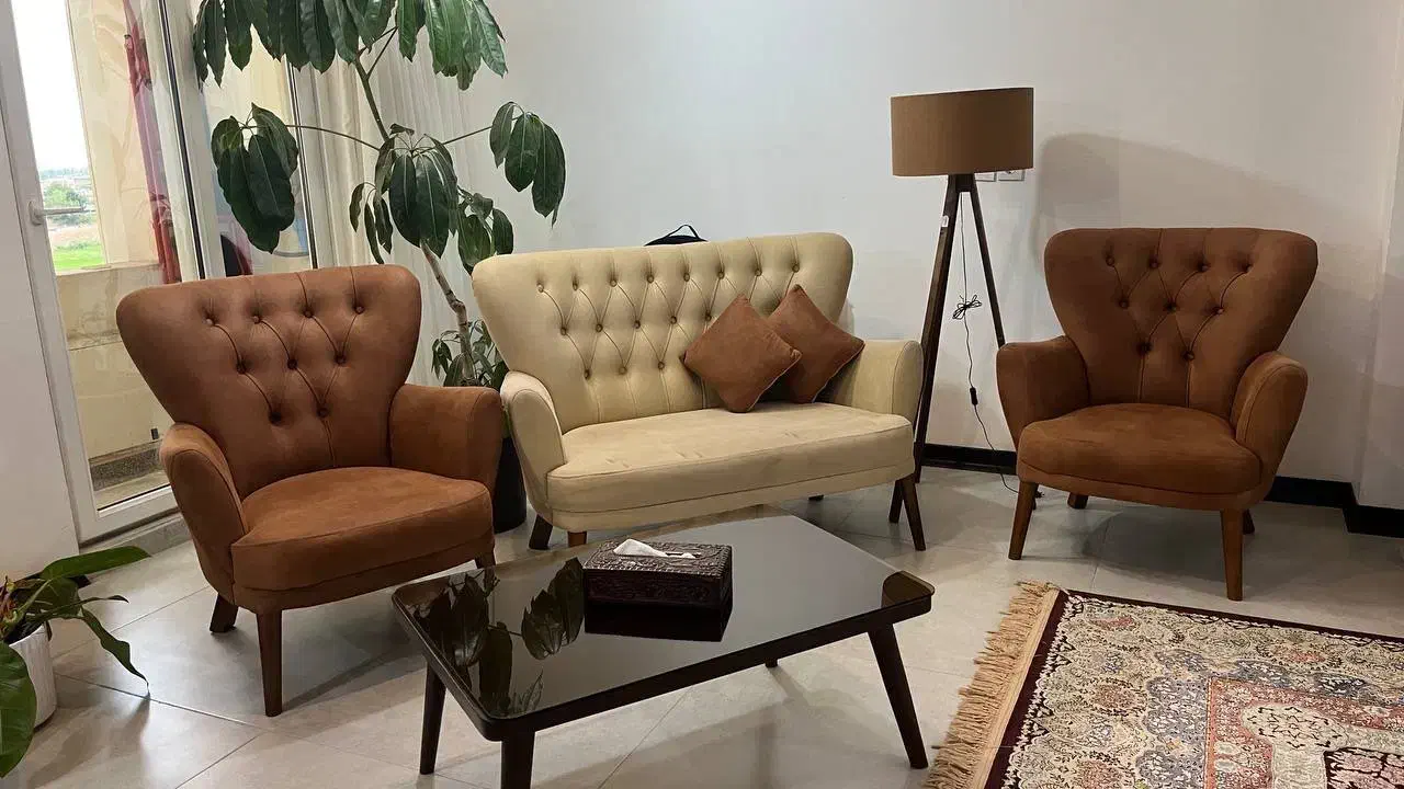 مبل ۴ نفره نئوکلاسیک همراه میز وسط و هالوژن|مبلمان خانگی و میز عسلی|ساری, |دیوار