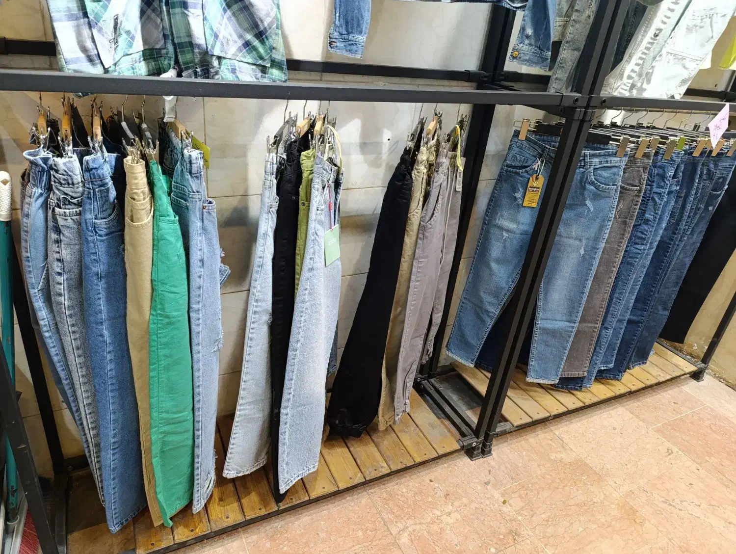 فروش شلوار و لباس زنانه و دخترانه به علت جمع اوری|لباس|نظرآباد, نظرآباد|دیوار