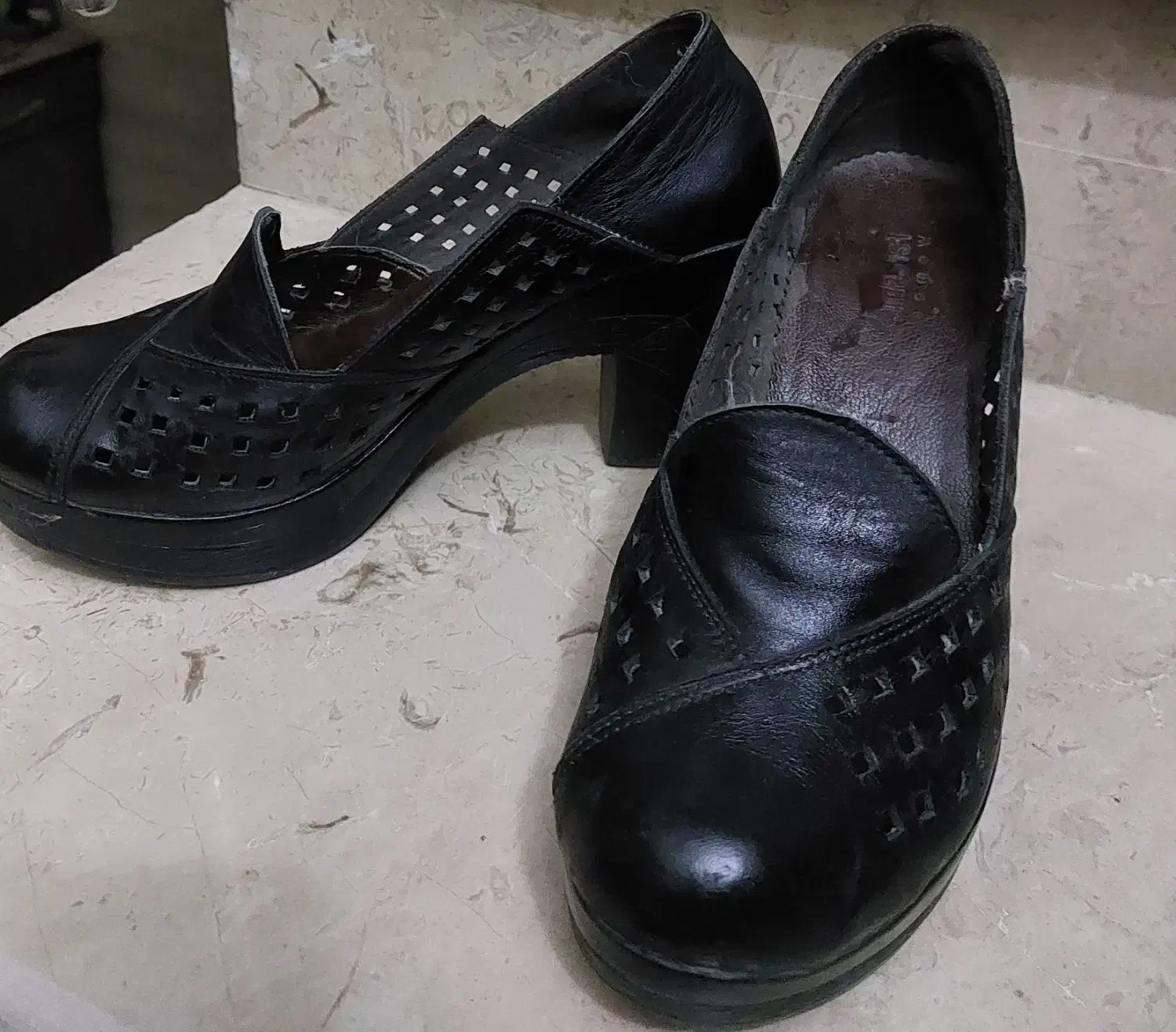 فروش دوجفت کفش سایز  ۳۹  چرم تهران  کارکرده  مجلسی|کیف، کفش، کمربند|شاهین‌شهر, عطار|دیوار