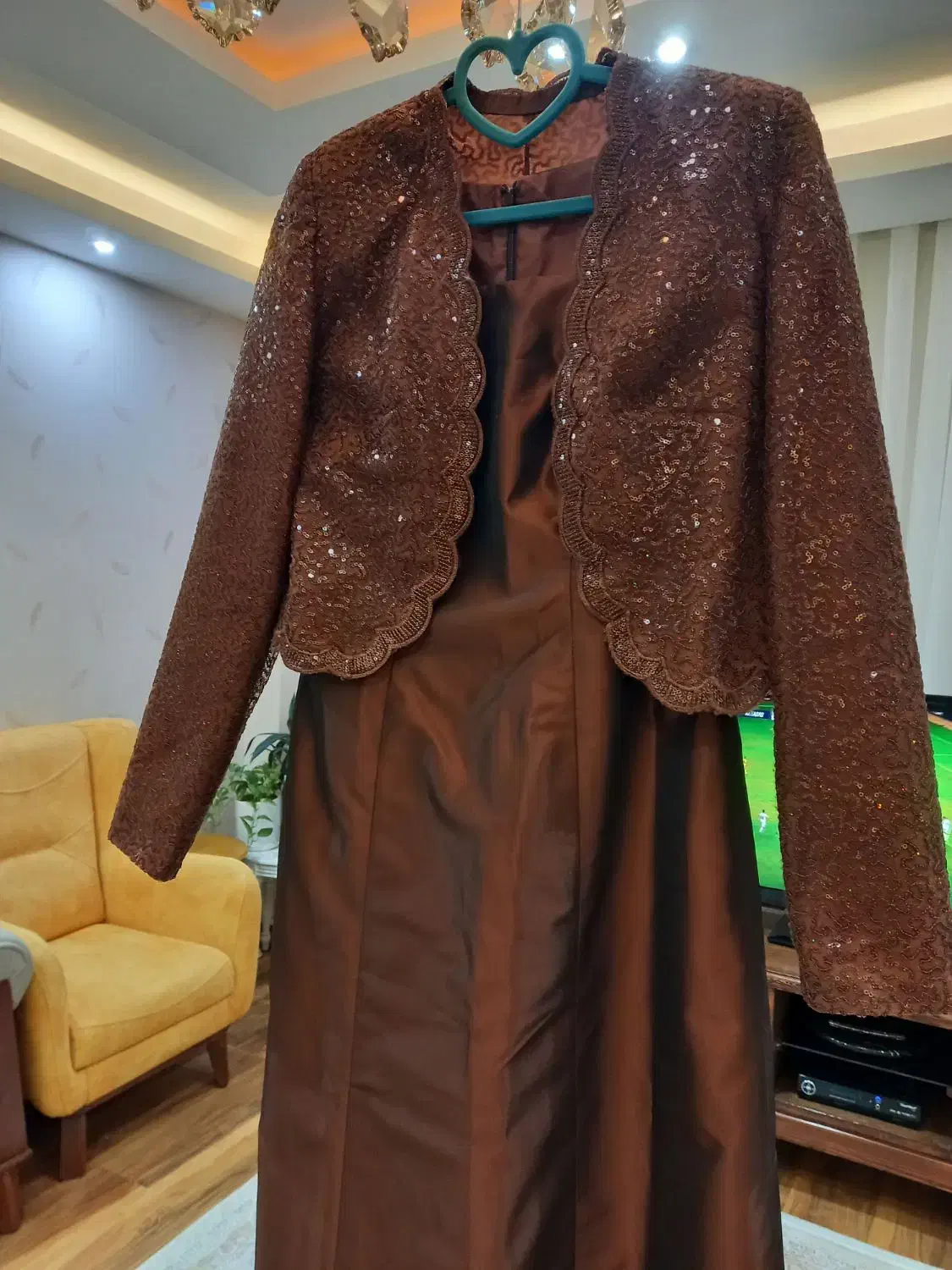 لباس مجلسی|لباس|رشت, کوی مهر|دیوار