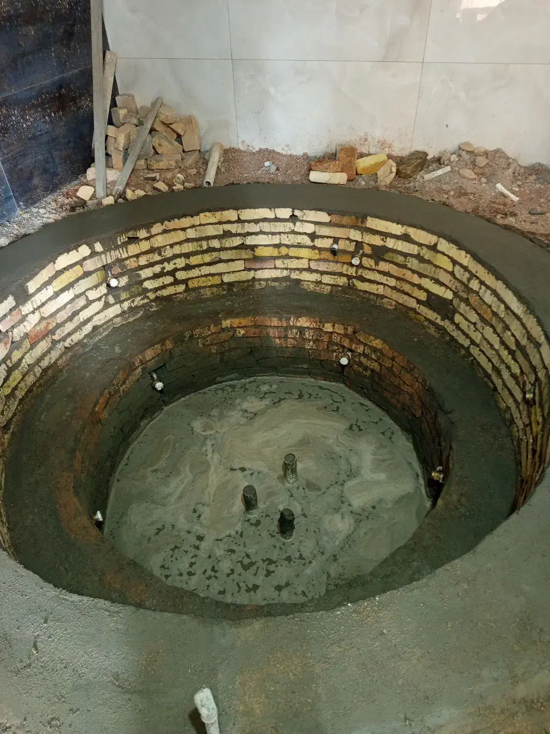 آب بندی حوض استخر حوضچه قبل کاشی کاری . غیر..|خدمات پیشه و مهارت|یزد, |دیوار