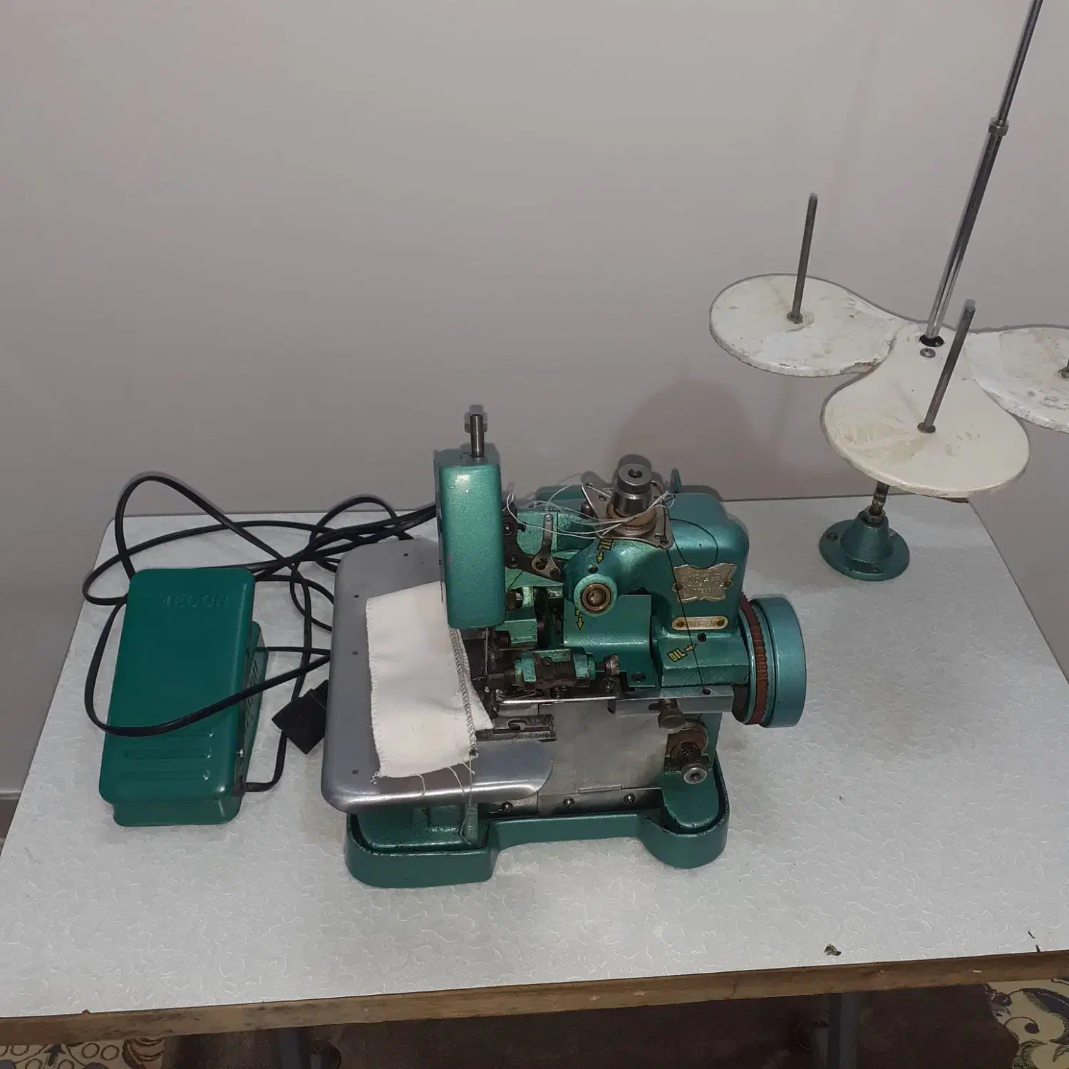 چرخ سردوزپروانه|چرخ خیاطی و ریسندگی|قم, امامزاده ابراهیم|دیوار