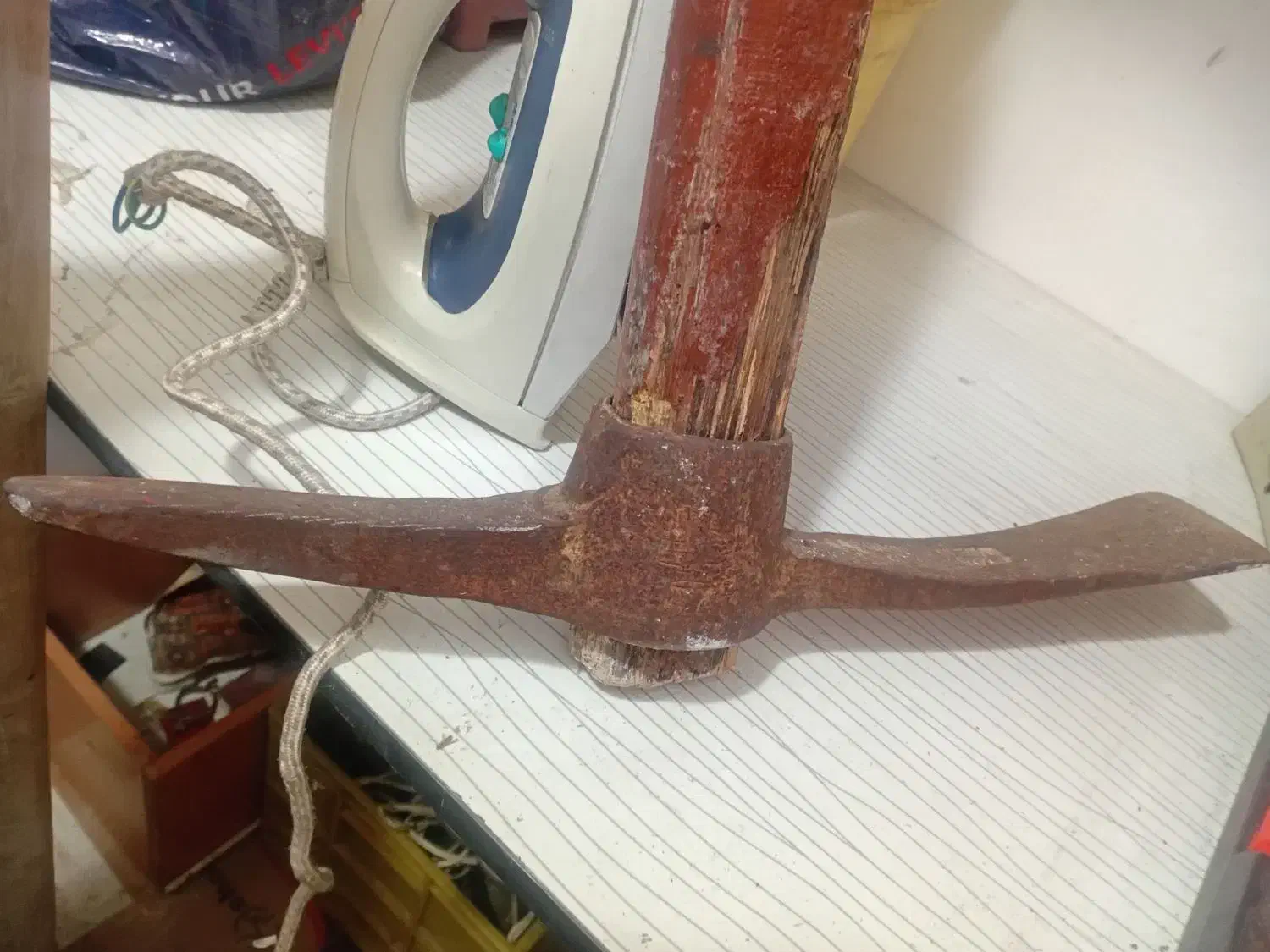 پتک و کلنگ قدیمی|ابزارآلات|سهند, |دیوار