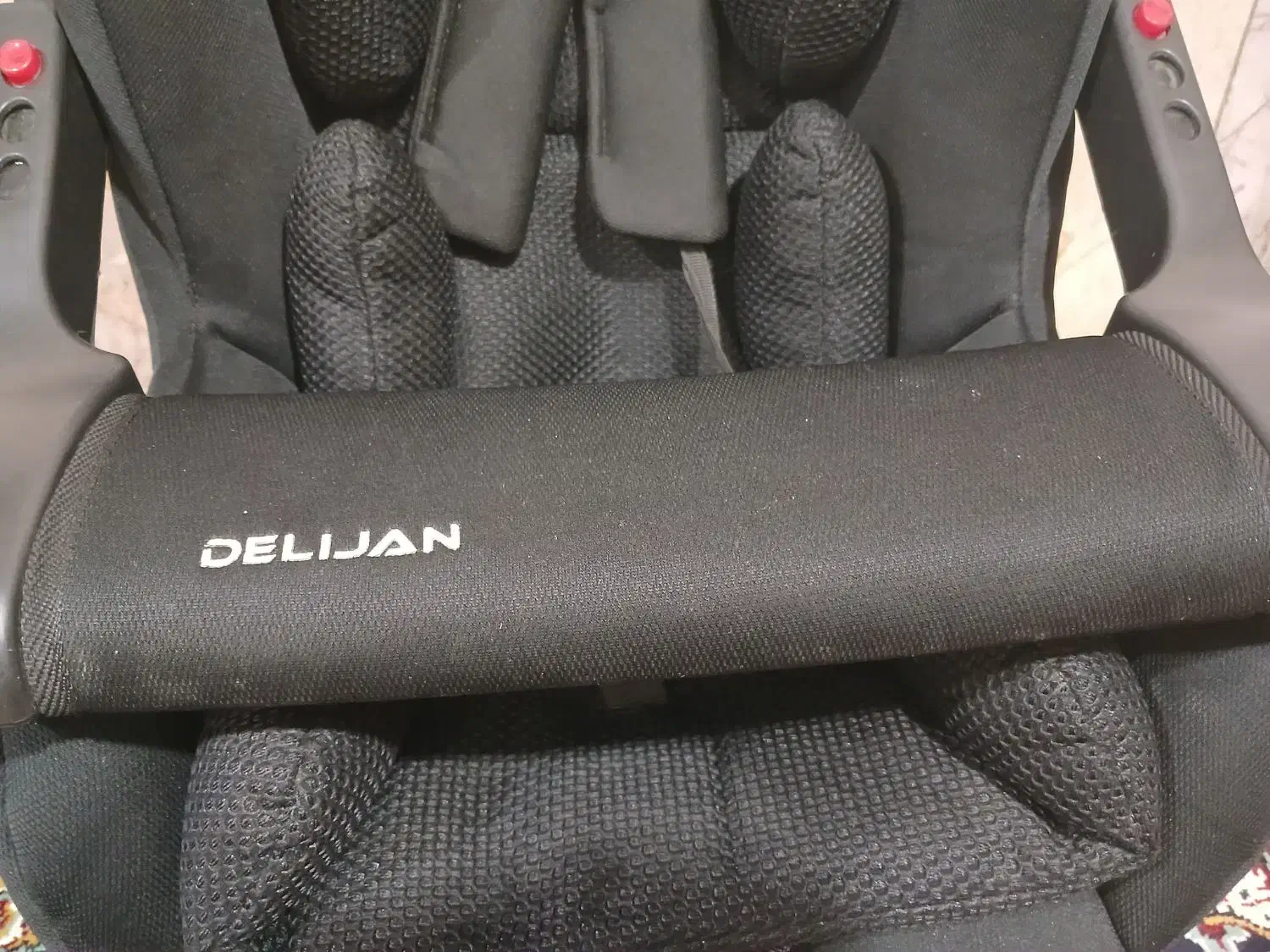 صندلی کودک دلیجان در حد نو|تخت و صندلی بچه|قائن, |دیوار