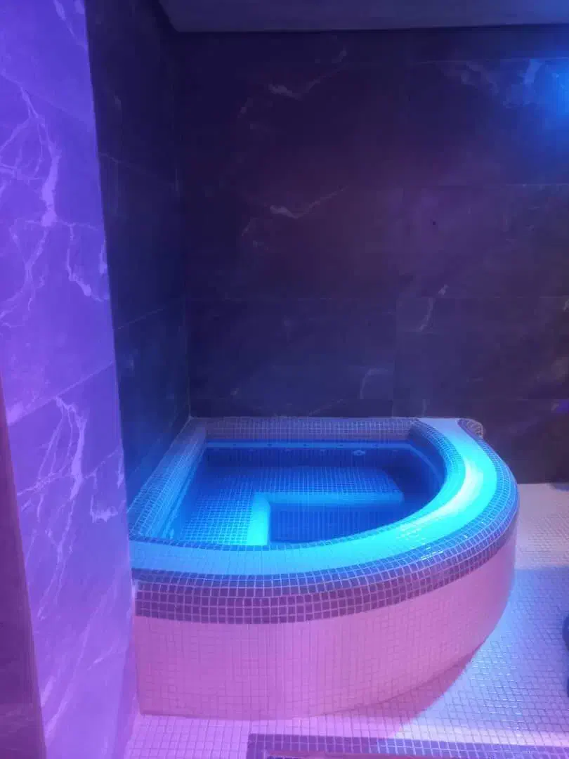 استخر دار سه خواب ساحلی نوساز|اجارهٔ کوتاه‌مدت آپارتمان و سوئیت|سرخرود, |دیوار