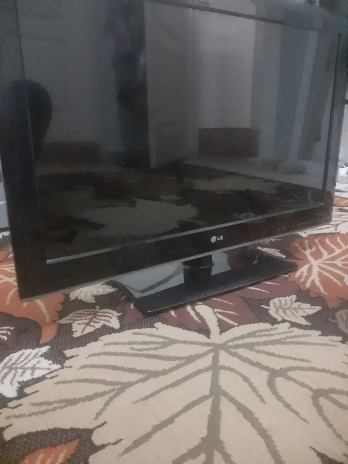 تلویزیون ال ای دی ال جی در حد نو بدون هیچ خط و خش|تلویزیون و پروژکتور|اندیشه, اندیشه فاز ۲|دیوار