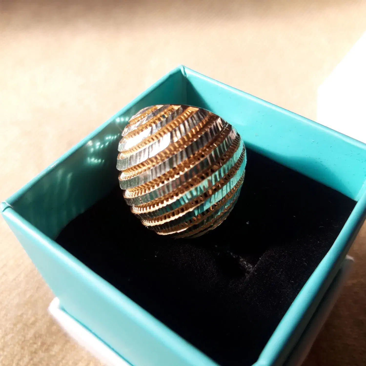 انگشتر بسیار ظریف نقره همراه با جعبه ای شکیل|جواهرات|اصفهان, سودان|دیوار