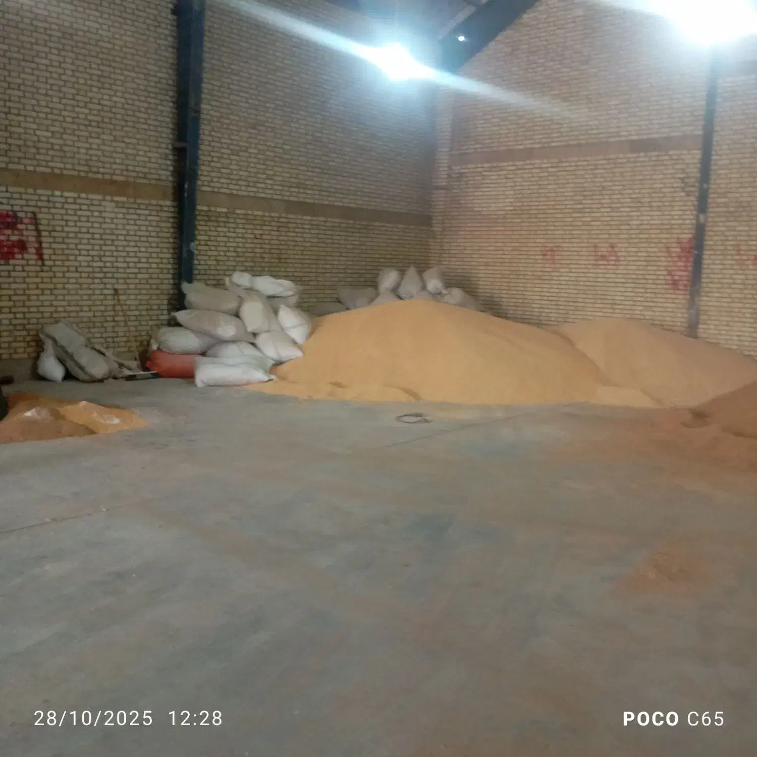 فروش دان طیور و دام سبک و سنگین|حیوانات مزرعه|قم, علی آباد سعدگان|دیوار