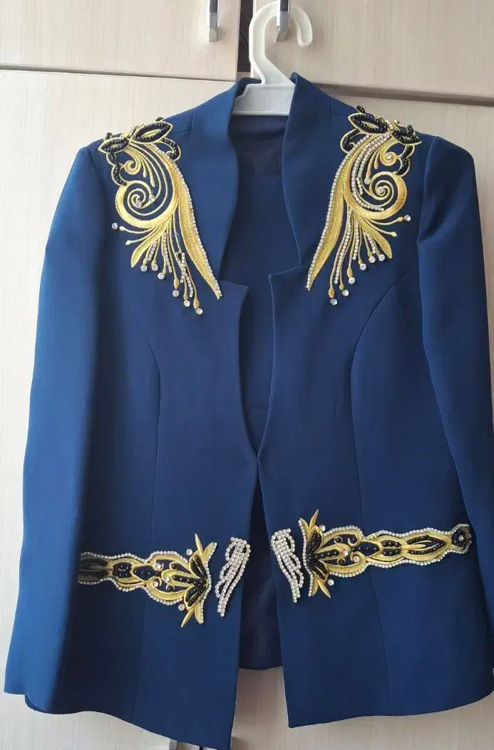 کت و دامن کوتاه|لباس|شهرکرد, |دیوار