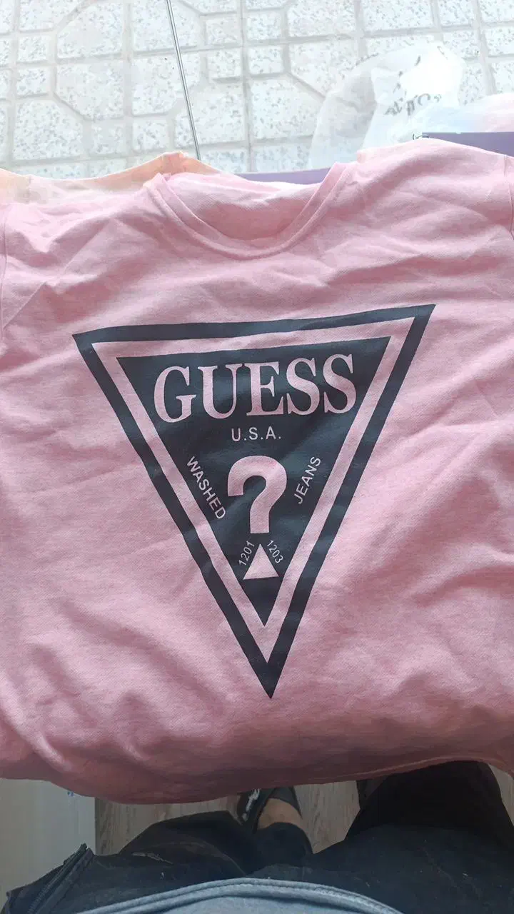 تی شرت و کتونی|لباس|اسفرورین, |دیوار