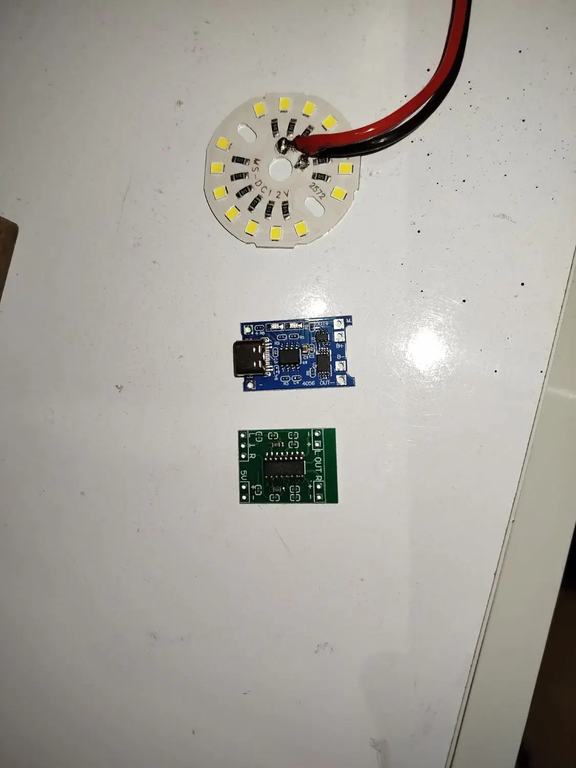 چیپ LED 12ولت و ماژول شارژ و امپری فایر|سیستم صوتی خانگی|بیرجند, |دیوار