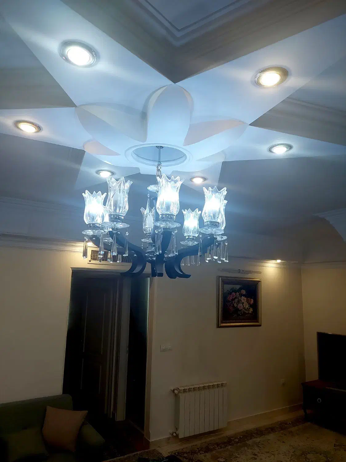 لوستر پذیرایی ۸ شاخه بسیار شیک چوب و کریستال|لوستر و چراغ آویز|تهران, آهنگ|دیوار