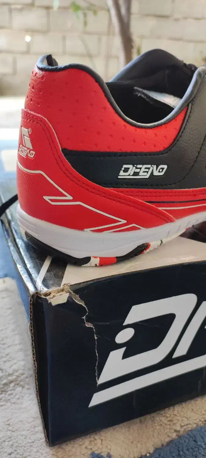 کفش فوتسال|کیف، کفش، کمربند|گالیکش, |دیوار