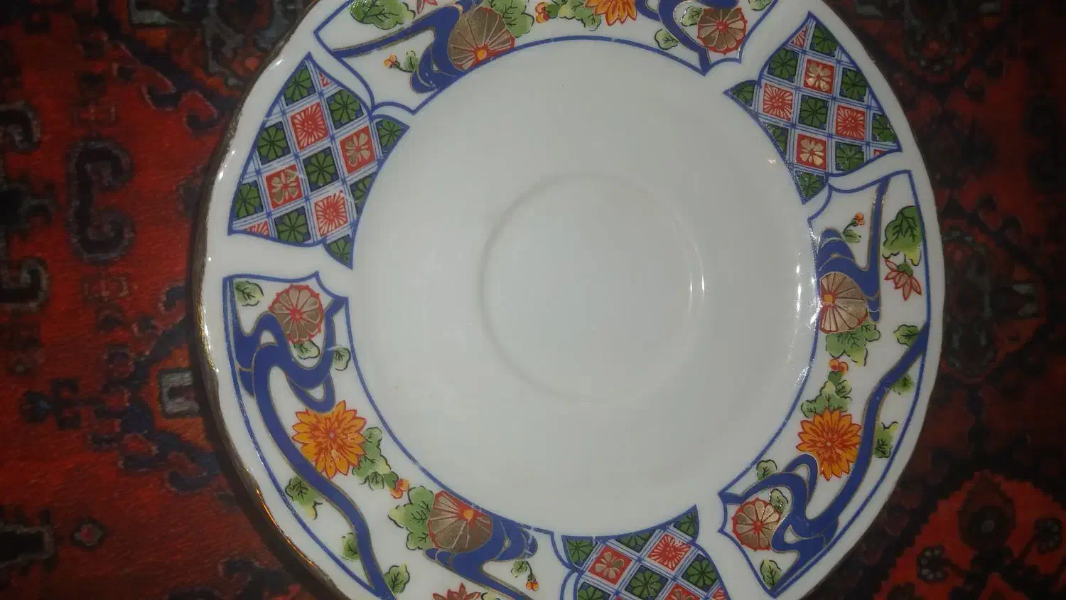 ۶ عدد بشقاب چینی کوچیک قدیمی کلکسیونی روکش طلا|کلکسیون اشیاء عتیقه|شیراز, سعدیه جنوبی|دیوار