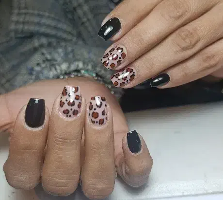 تخفیف خدمات ناخن حرفه ای|خدمات آرایشگری و زیبایی|شیراز, انجیر|دیوار