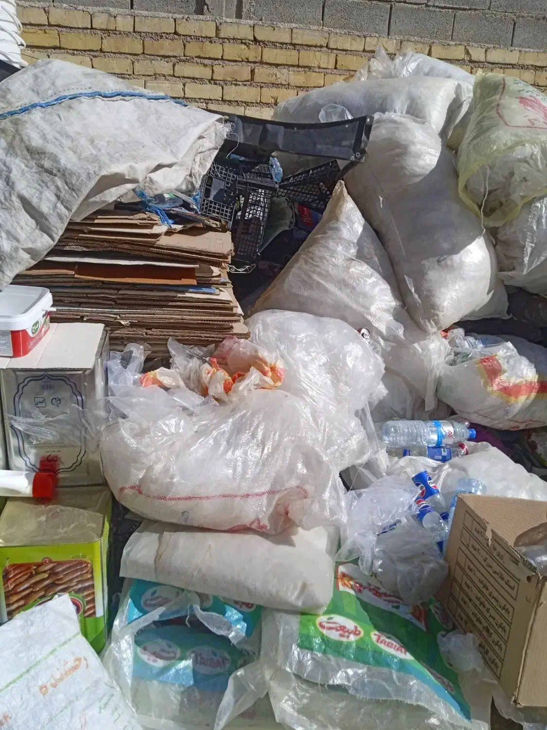 ضایعات پلاستیک و کارتن و غیره|عمده‌فروشی|شیراز, کفترک|دیوار