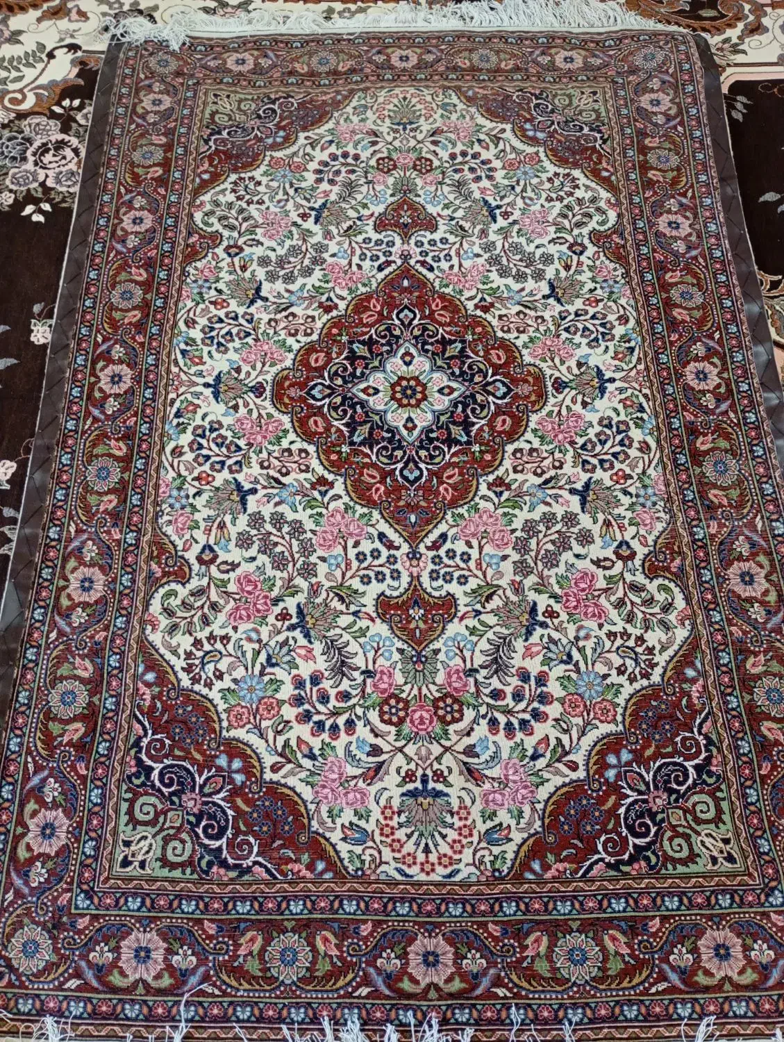 فرش دستباف گل ابریشم|فرش|نهاوند, |دیوار