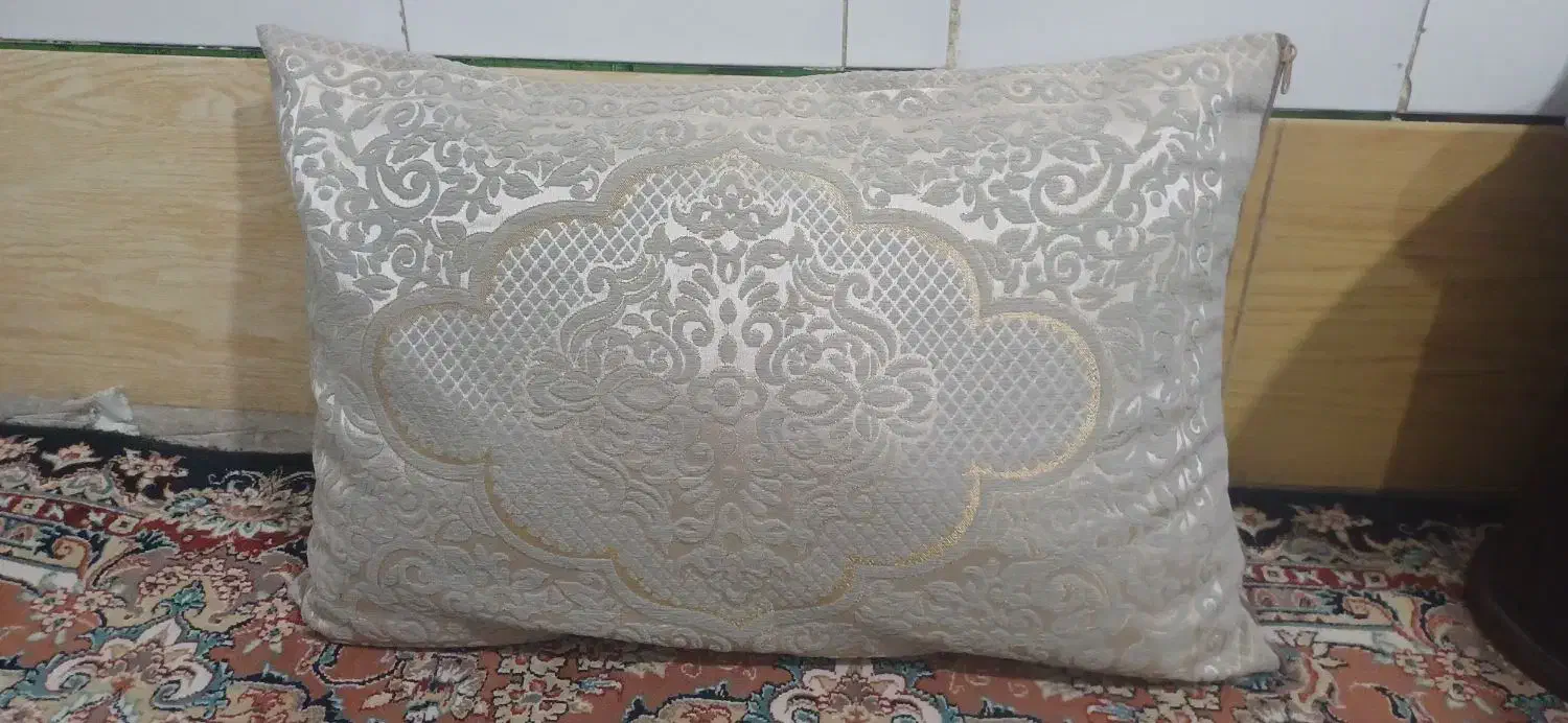 روبالشتی سلطنتی|رختخواب، بالش، پتو|قم, علی آباد سعدگان|دیوار