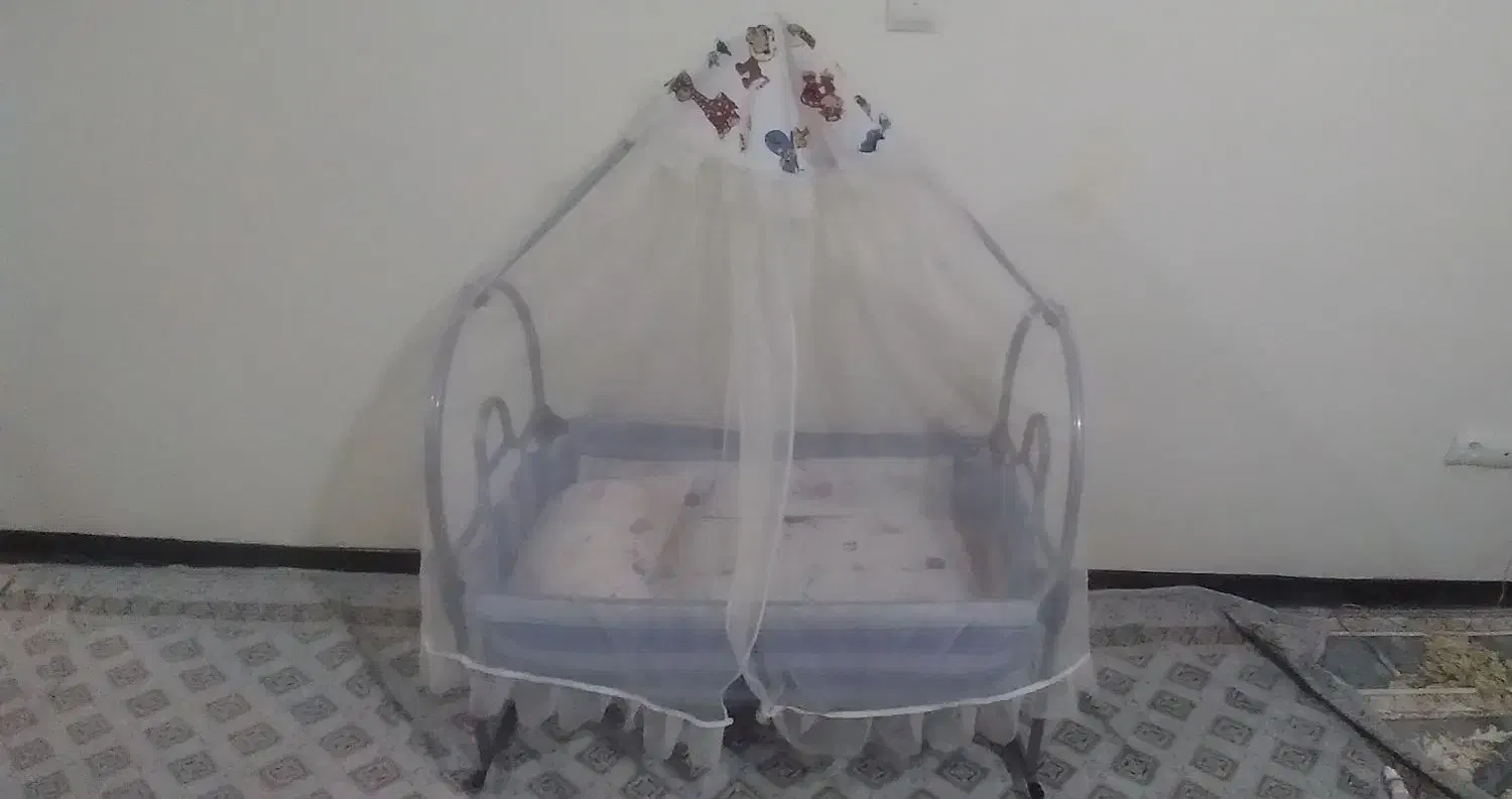 تخت گهواره ای و روروئک بچه|اسباب و اثاث بچه|رودهن, |دیوار