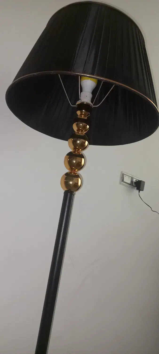 آباژور کاملا نو با چراغ زرد|لوستر و چراغ آویز|هشتگرد, شهرک ولیعصر (مصلی)|دیوار