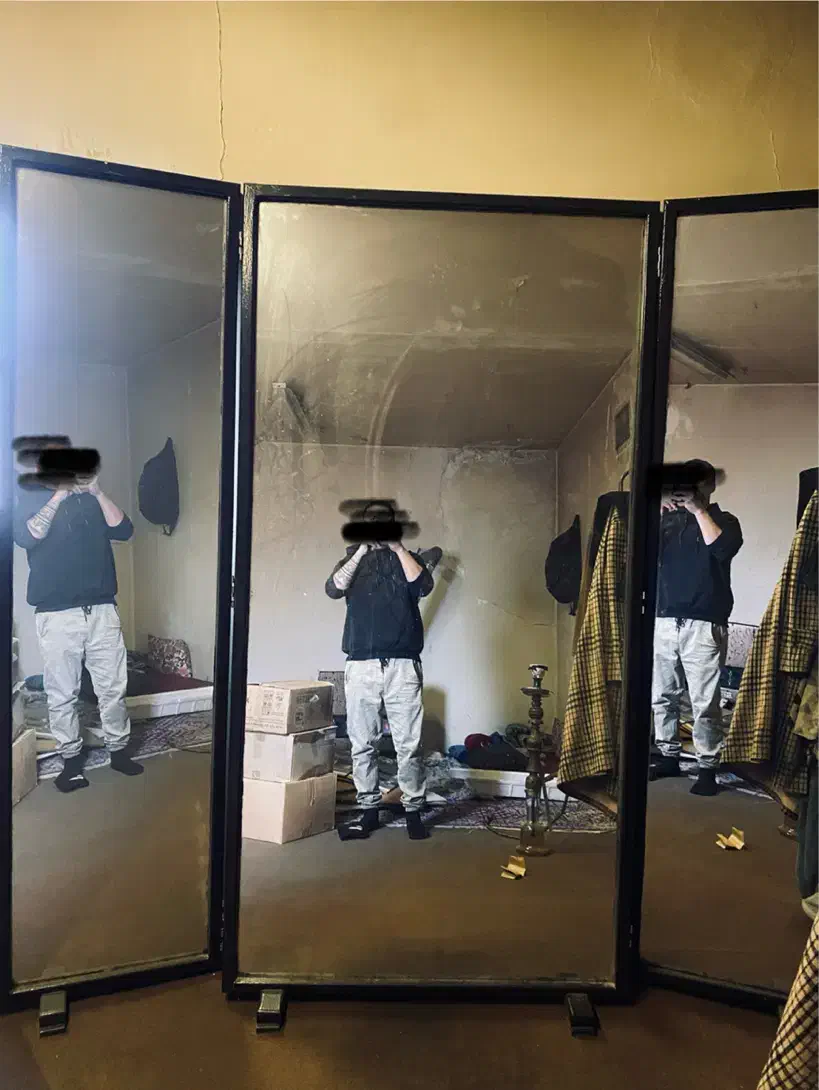 آینه|آینه|هشتگرد, کوی بهروز|دیوار