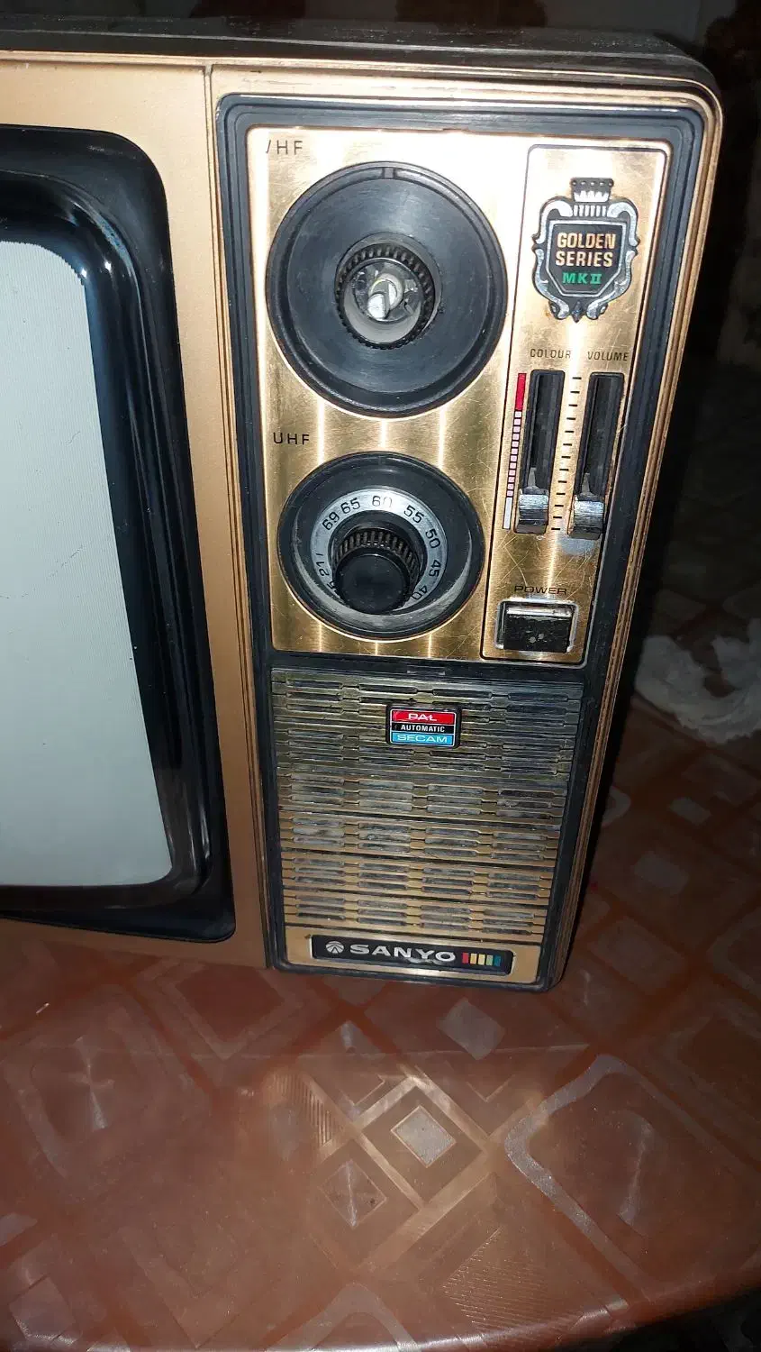 تلویزیون رنگی قدیمی چوبی ۱۶ اینچ ژاپن|تلویزیون و پروژکتور|تهران, جی|دیوار