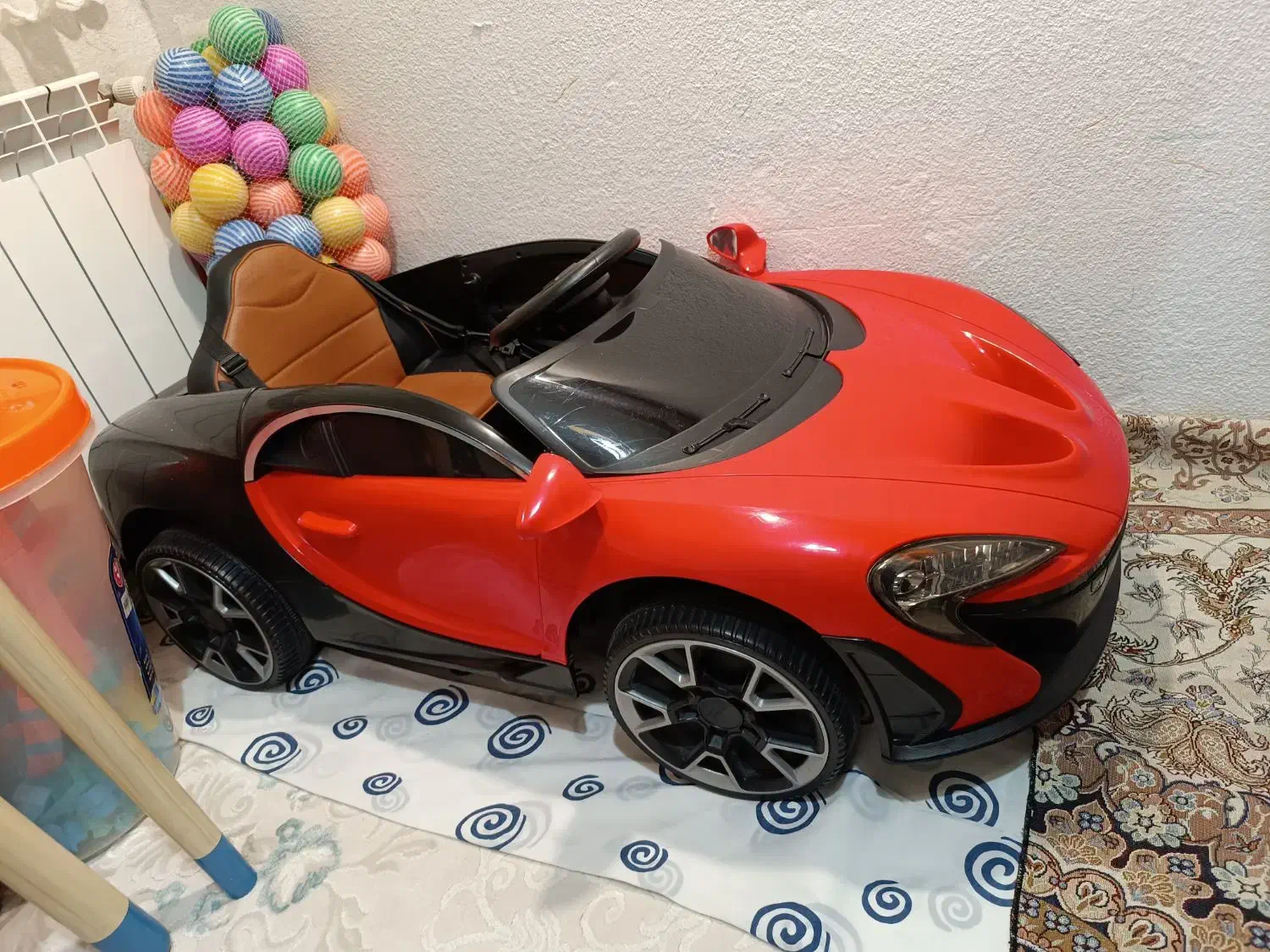 ماشین شارژی زیبا در حد نو|اسباببازی بچه|مراغه, |دیوار