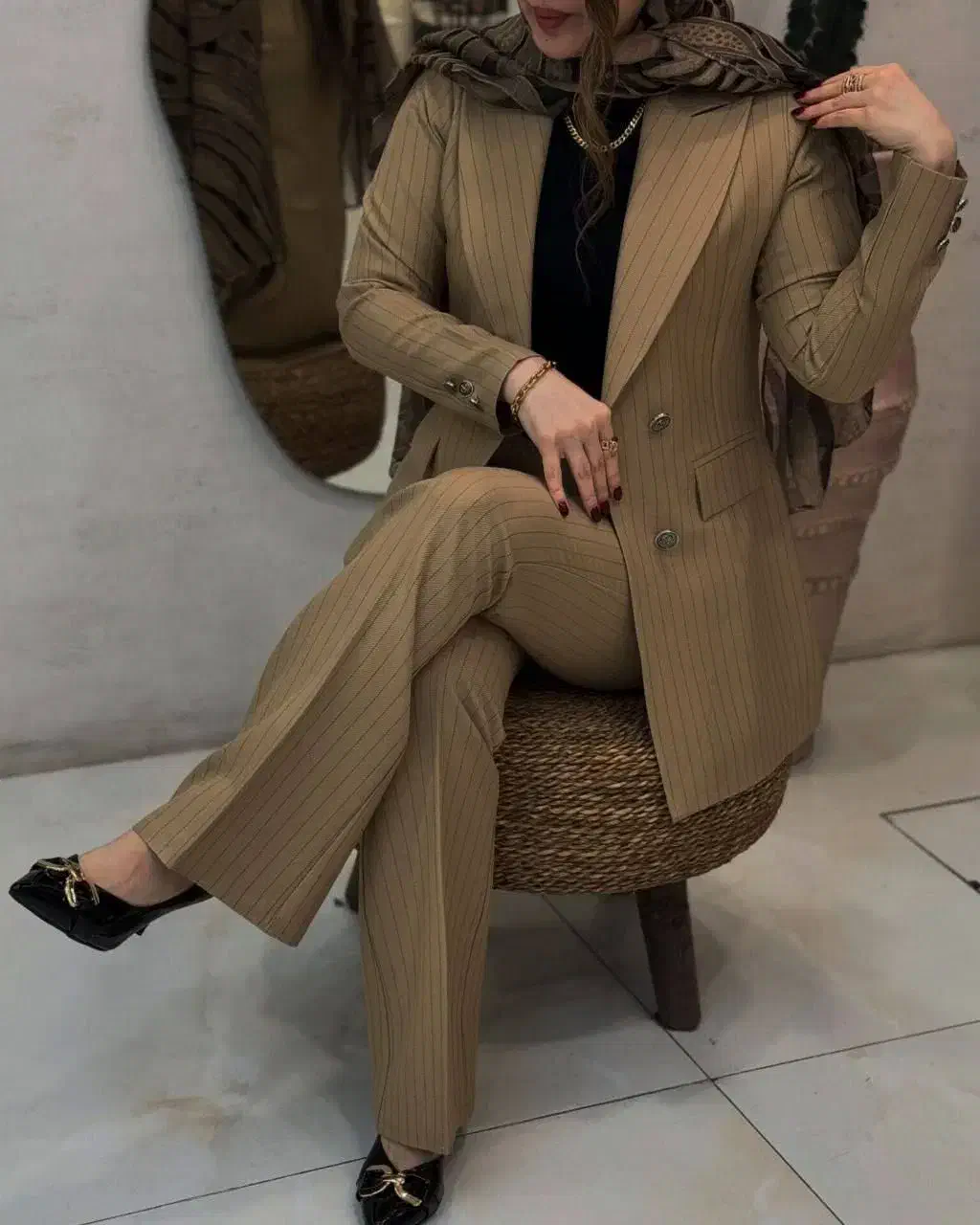 ارزانسرای پوشاک آریسا|لباس|صحنه, |دیوار